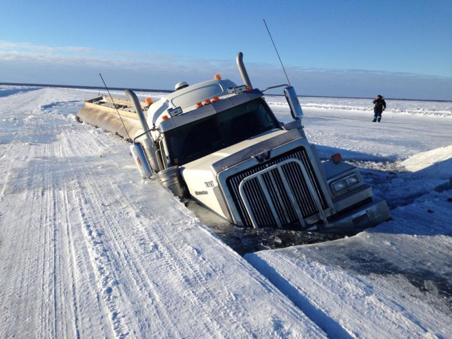 Ice-Road-Tanker-Crash-889x667