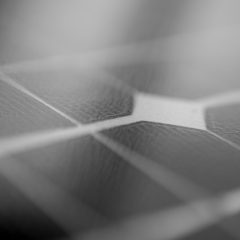 Énergie solaire – Sa production pourrait être améliorée par un semi-conducteur à base d’étain et transparent